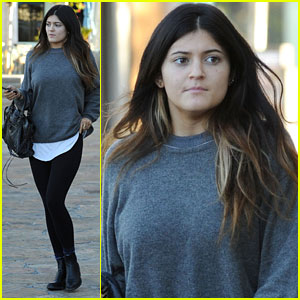 Kylie Jenner: Back to Bangs-Free Hair!