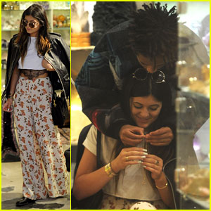 Kylie Jenner & Jaden Smith: PDA-Filled Shopping Spree!