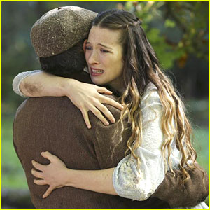 Sophie Lowe Returns Home on ' Once Upon A Time in Wonderland' Tonight - See The Pics!