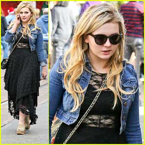 Abigail Breslin: Holiday Shopping at the Grove