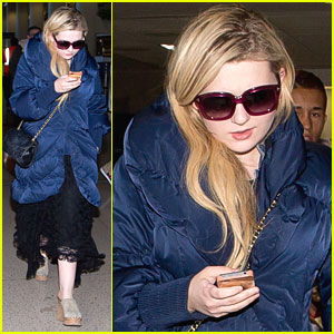 Abigail Breslin: 'Christmas In New York' Video - Watch Now!