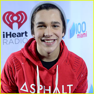 Austin Mahone Had Food Fights with Taylor Swift!