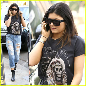 Kylie Jenner: Ripped Jeans in Larchmont Village