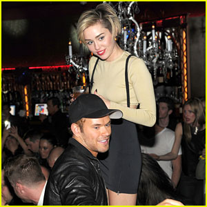 Miley Cyrus Parties with Kellan Lutz in Las Vegas!