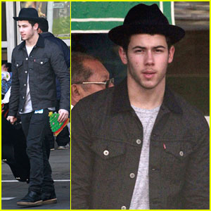 Nick Jonas: CHLA Holiday Visit