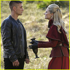 Emma Rigby: New 'Once Upon a Time in Wonderland' Tonight!