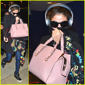 Selena Gomez Travels with Wizard of Oz Blanket