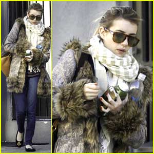 Emma Roberts: No Engagement Ring For New Orleans Walk