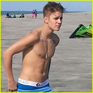 Justin Bieber: Shirtless with Chantel Jeffries in Panama