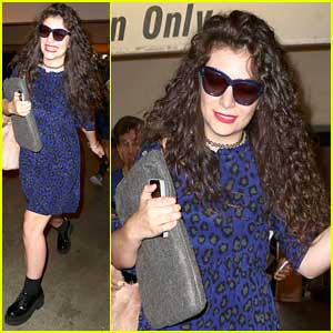 Lorde: LAX Arrival Ahead of Grammy Awards