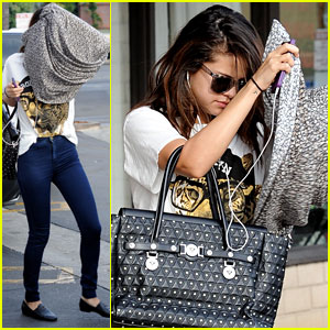 Selena Gomez: Tanning Salon Exit
