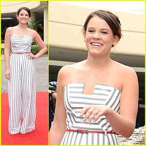 Sosie Bacon: Golden Globes 2014 Carpet Roll Out Event