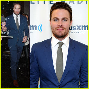 Stephen Amell: Push-Ups Competition on 'Kelly & Michael' - Watch Now!