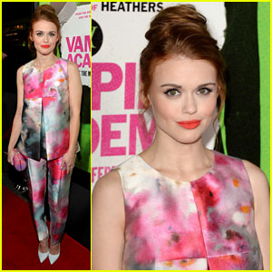 Holland Roden Colors Up the Carpet at the 'Vampire Academy' Premiere