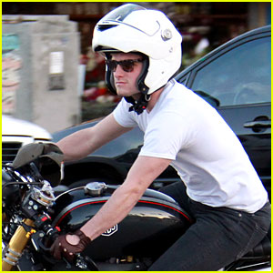 Josh Hutcherson: Casual Motorcycle Cruiser!