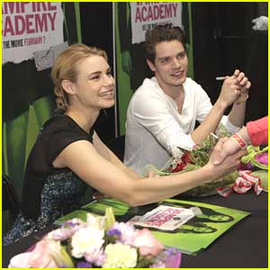 Lucy Fry & Dominic Sherwood: New Jersey Vampire Academy Signing!