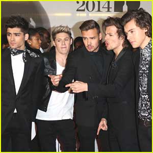 One Direction's Niall Horan Uses Crutches on Red Carpet at BRIT Awards 2014