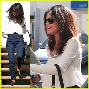 Selena Gomez Leaves Casting Call After Weekend Lunch at Hugo's