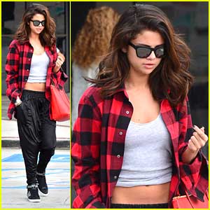 Selena Gomez: Flannel For Fridays!