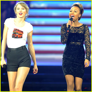 Taylor Swift & Emeli Sande: 'Next to Me' Duet in London!