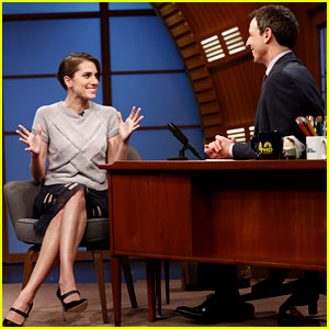 Allison Williams Shows Off Engagement Ring on 'Late Night with Seth Meyers'