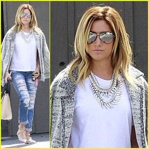Ashley Tisdale Lunches with Mom Lisa