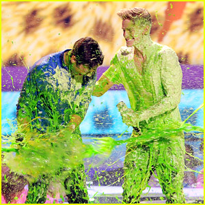 Double Slime Alert! Cody Simpson & Austin Mahone Covered In Green at KCAs 2014!