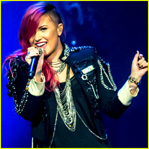 Demi Lovato Exposes the 'Neon Lights Tour' in New Vevo Video!
