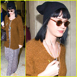 Katy Perry: Fan Photos After Arriving In Sydney