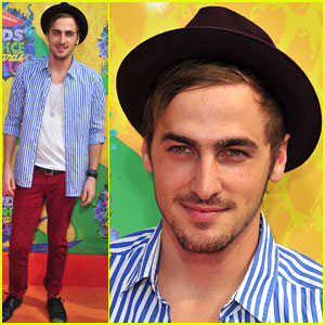 Kendall Schmidt Gets Called the Wrong Name at the Kids' Choice Awards 2014!