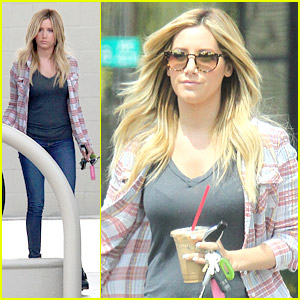 Ashley Tisdale is Having Some Awesome Disney Moments on Twitter & We Love It