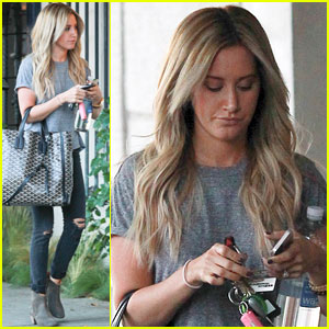 Ashley Tisdale Admits to Twitter Stalking Her Castmates!
