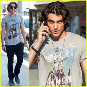 Blake Michael Excited About 'Dog with a Blog' Ratings!