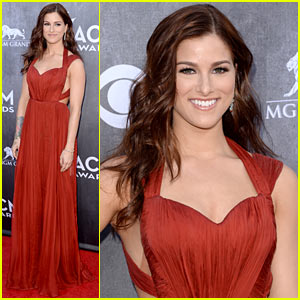 Cassadee Pope Looks Effortlessly Chic on the ACM Awards 2014 Red Carpet