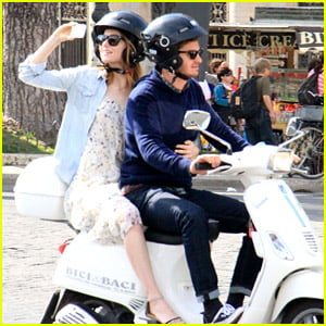 Emma Stone & Andrew Garfield Play Tourists in Rome | Andrew Garfield ...