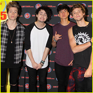 Harry Styles Loves 5 Seconds of Summer!