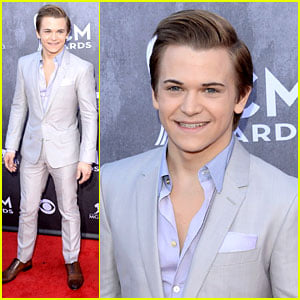 Hunter Hayes Is Far From 'Invisible' at the ACM Awards 2014!
