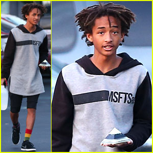 Jaden Smith Carries a Pyramid to Lunch, Literally!