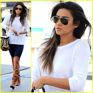 Shay Mitchell to PLL Paige & Emily Fans: 'Hold Tight'