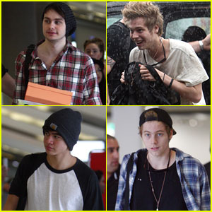5 Seconds of Summer Show Fans Their Tour Bus in First AwesomenessTV Takeover Episode!