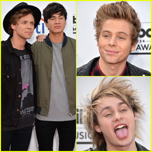 5 Seconds of Summer Rocks Out on the Red Carpet for the Billboard Music Awards 2014!