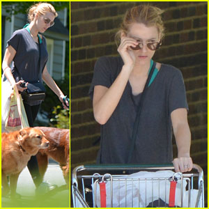 Blake Lively Keeps it Comfortable for Grocery Shopping & Dog Walk!