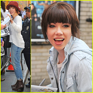 Carly Rae Jepsen Is Back To Brunette; Greets Fans Outside Theater