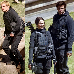 Jennifer Lawrence Continues 'Mockingjay' Filming, First Image of Julianne Moore as President Coin Released!