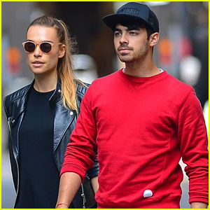 Joe & Kevin Jonas Hold NYC Scavenger Hunt for 'Off the Record' Tickets!