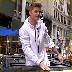 Justin Bieber Hangs Out of Car Sunroof to Meet NYC Beliebers