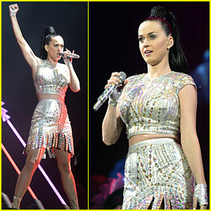 Katy Perry Shows Off Midriff in Flashy Outfit at Radio 1's Big Weekend!