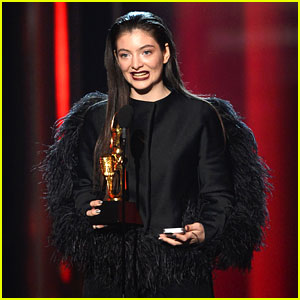 Lorde Wins Top New Artist at Billboard Music Awards 2014!