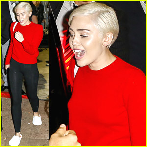 Miley Cyrus Wears Comfy Slippers After World Music Awards Wins
