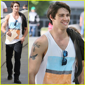 Steven R. McQueen is One Buff Dude at the L.A. Kings Game